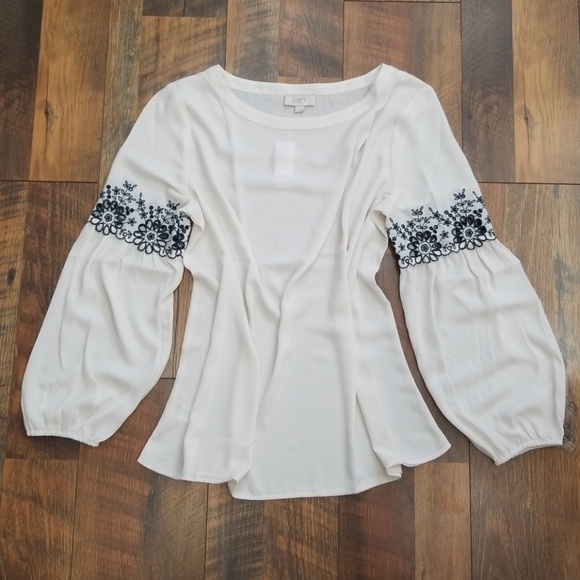 LOFT Tops - Loft balloon sleeve top